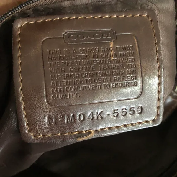 Coach 2000s Y2K Signature Optic Brown Gallery Leather Tote Shoulder Hand Bag Purse Brass Hardware #Preppy #Academia #Old Money #Vintage #Whimsygoth Some wear as pictured Approx 12” Wide x 9” Tall x 4.5” deep - Image 2