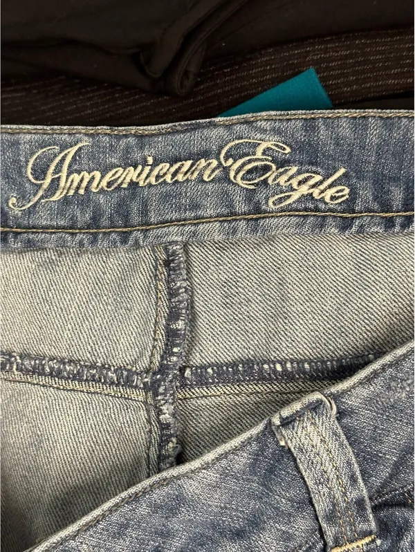 American Eagle light medium wash denim bermuda cuffed shorts Size 14 Reg Y2K - Image 9