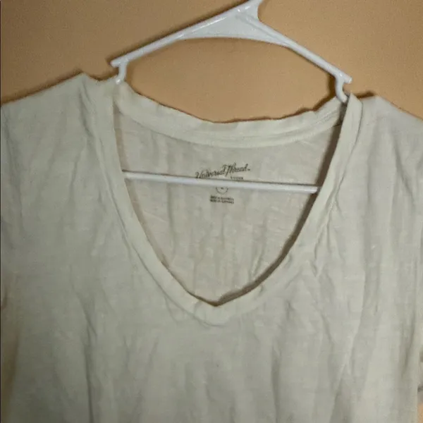 Universal Threads White V-Neck Short Sleeve Tee - Image 3