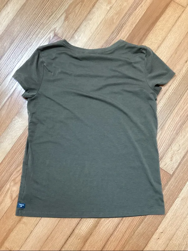 Toad & Co Swiftly Pocket Tee V-neck Size medium - Image 5