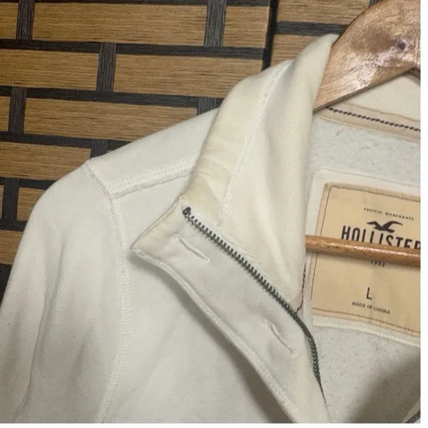 Hollister Cream Button Front Cardigan Size‎ Large - Image 3