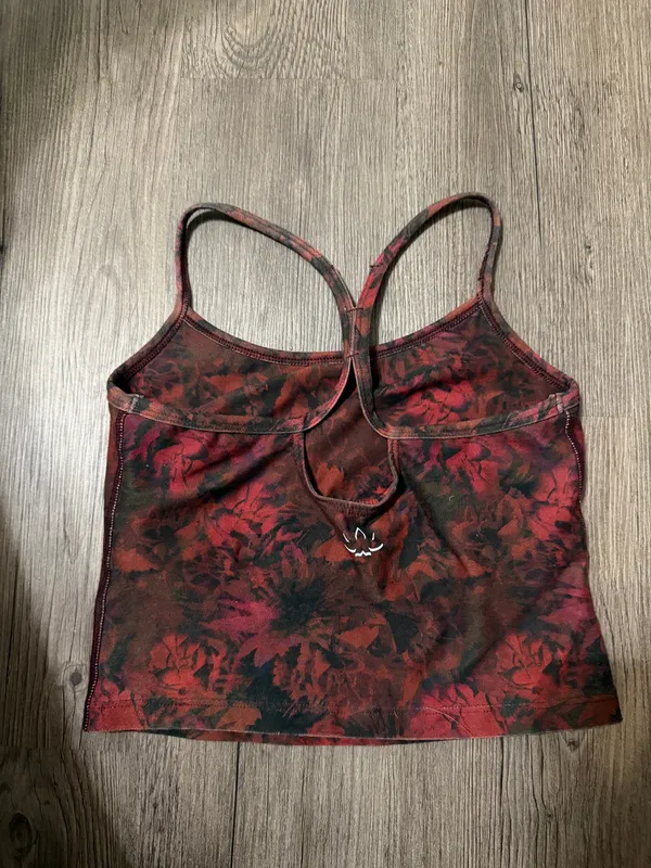 Beyond Yoga red/black floral print crop top - Image 4