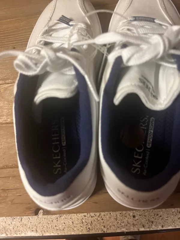 NWT Skechers White and Navy women's shoes size 8 - Image 6