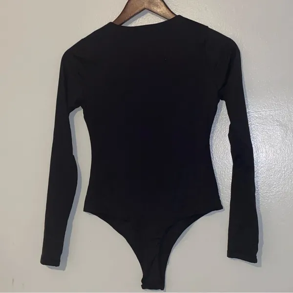 PUMIEY M Women's Crew Neck Long Sleeve Bodysuit Sexy Tops Sharp Collection - Image 3