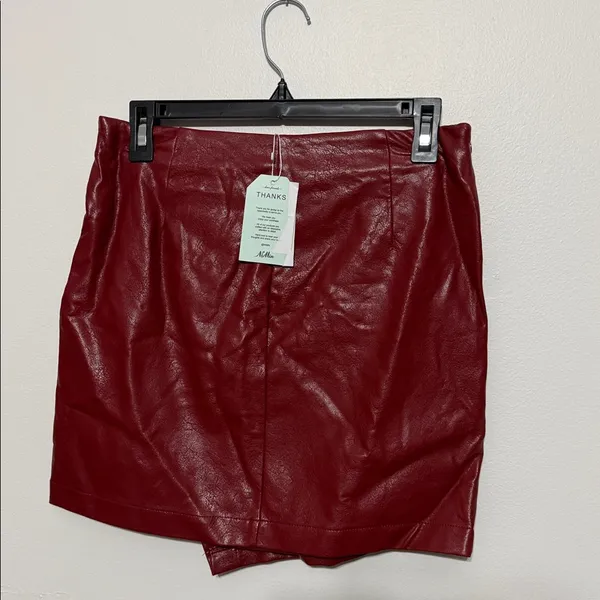 Faux Red Leather Skirt Elegant NWT - Image 4