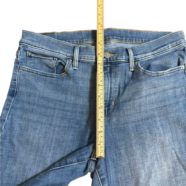 Levi’s Women’s‎ Midrise 9” inseam Denim Jeans Shorts Sz 31 - Image 7