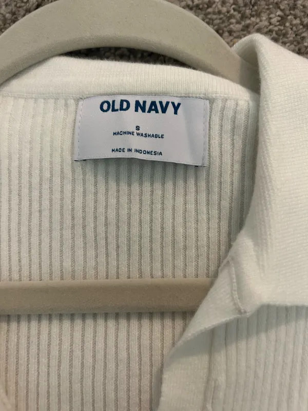 Old navy top  - Image 2