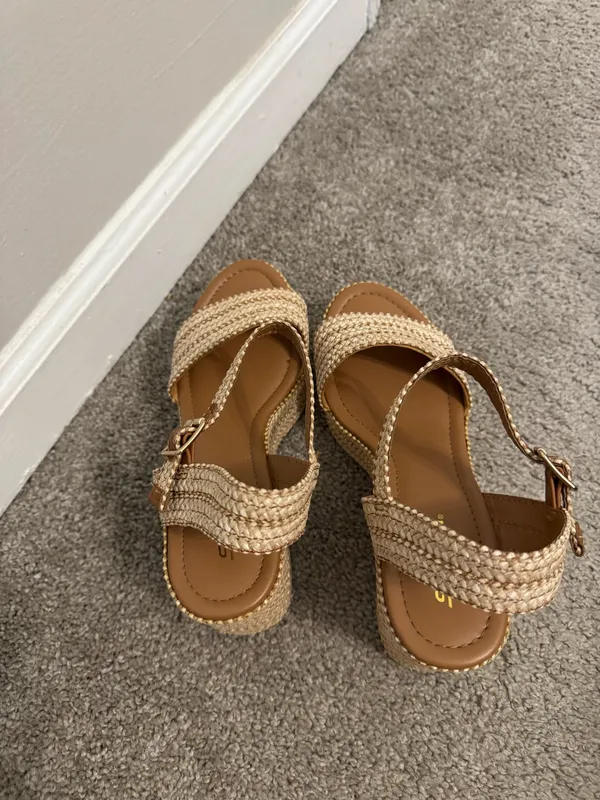 Soda Castle open toe ankle strap wedge size 7 - Image 7