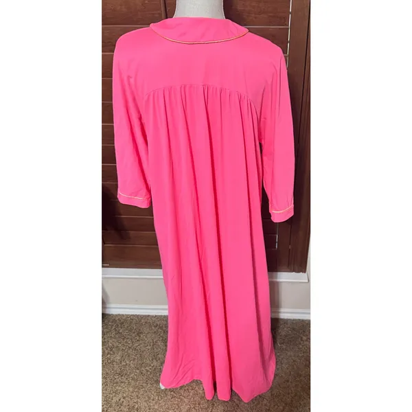 Vintage Neon Pink Nylon Robe Housecoat sz‎ M Floral Embroidery Long MCM grandma - Image 6