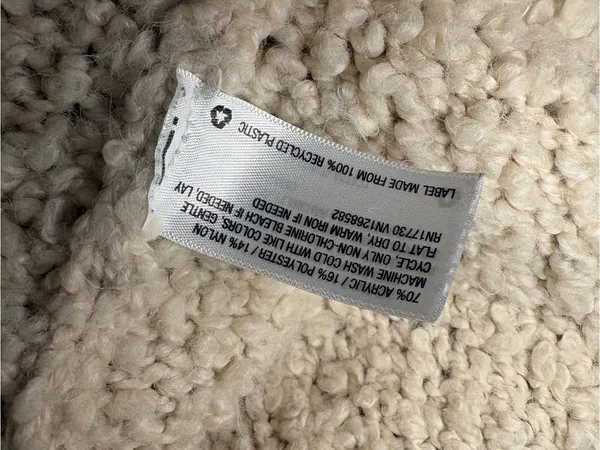 Universal Thread Cream Textured V-Neck Sweater Size Small Cozy Fall - Image 3