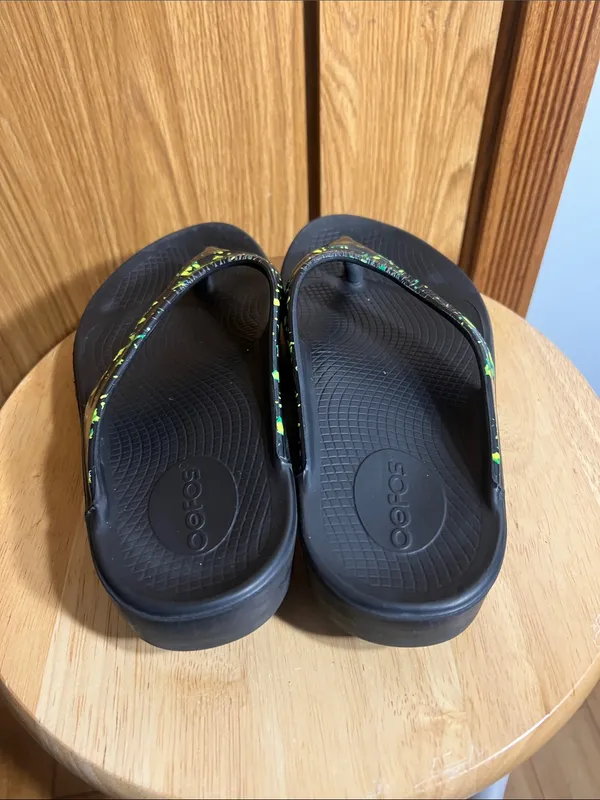 OOFOS Black Flip Flop Sandals with Neon Green Splatter - Image 3