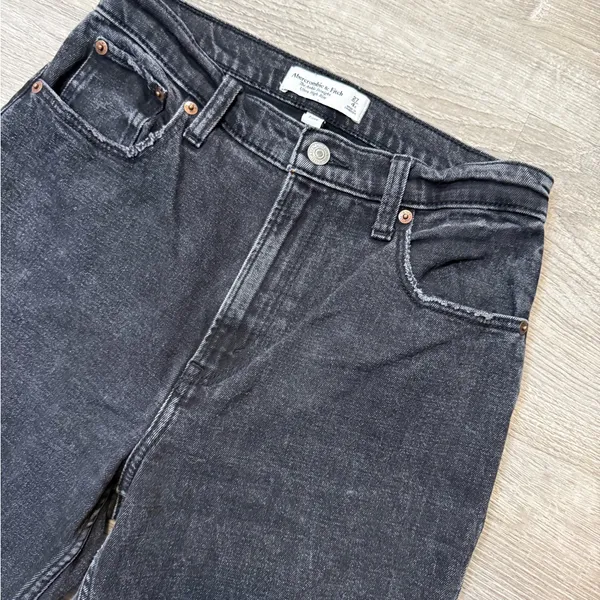 •Abercrombie & Fitch• The Ankle Straight Ultra High Rise Jeans - Image 4