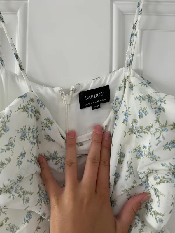Bardot Floral Fitted Midi Dress - Image 4