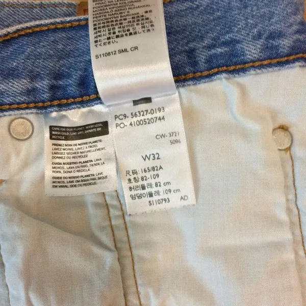 Levi’s 501 Jean shorts 32 button-fly medium wash distressed - Image 8