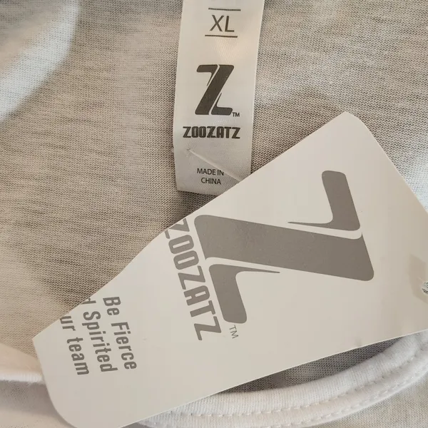 Zoozatz Cropped White Iowa Graphic Tank Top NWT Sz XL Iowa Hawkeyes Tank Top - Image 5