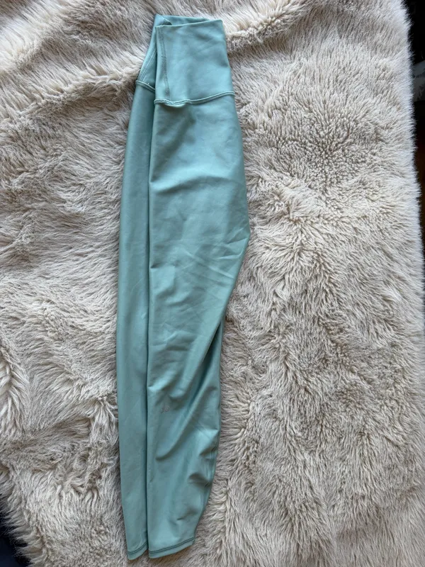 Alo Yoga Leggings - Image 3
