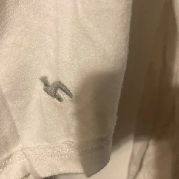 Hollister Easy Tee White/Blue Long Sleeve Tee - Image 4