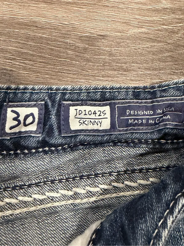 Miss Me Signature Women's Low Rise Medium Wash Denim Jean Shorts Size 30 - Image 4