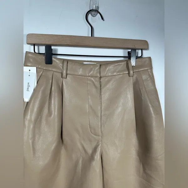 Aritzia Wilfred Vegan Leather Bermuda Shorts 4‎ Taupe Pleated High Rise NWT - Image 4