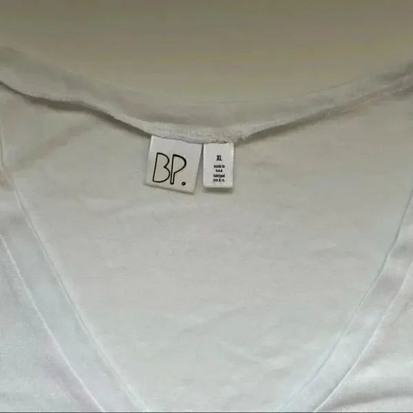 BP. White Short Sleeve T-Shirt V-Neck Size Large NWOT - Image 3