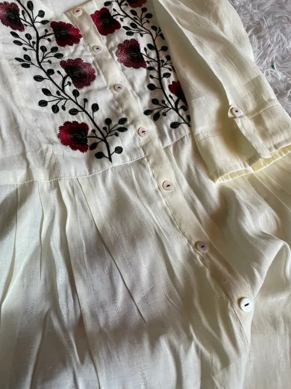 White Shirt/Kurti Size XS - Image 4