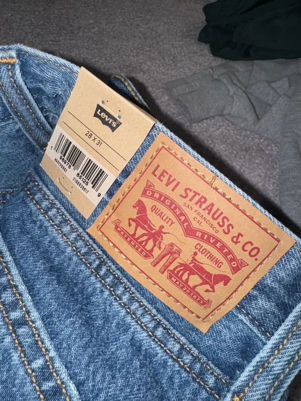 Baggy Wide-Leg Levi’s 94 Jeans - Image 3