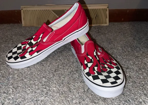 Women’s Vans Shoes 8.5 Off The Wall - Image 2