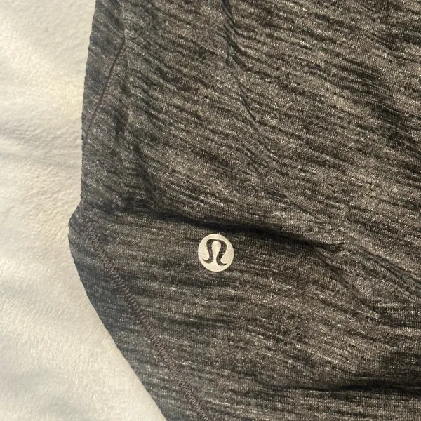 Lululemon tank top size 6 - Image 3
