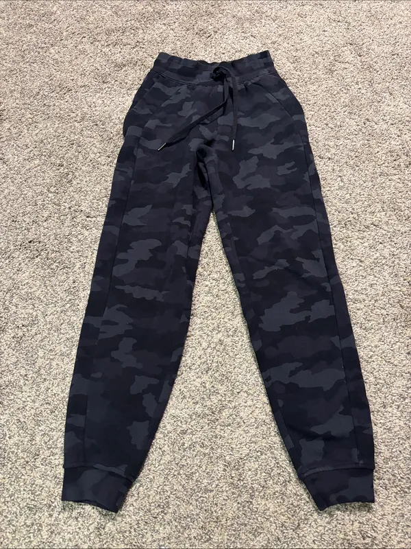 Lululemon Scuba High-Rise Jogger *Fleece 28" size 2 - Image 2