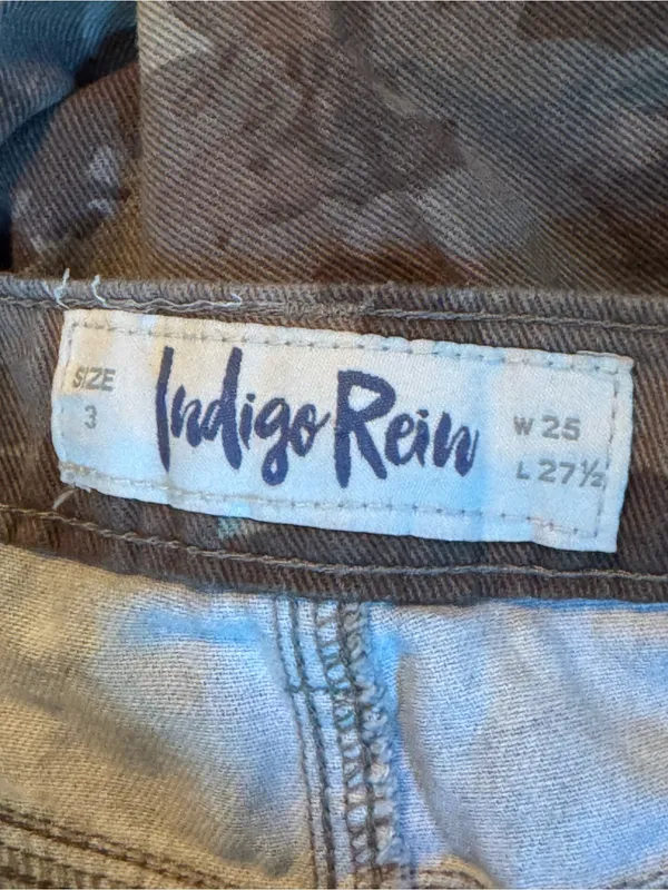 Indigo Rein Beige Camo Cargo Pants Sz 25”x27.5” - Image 5