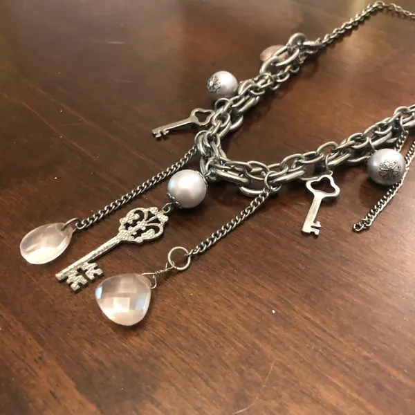 Key 🔑 charm necklace - Image 3