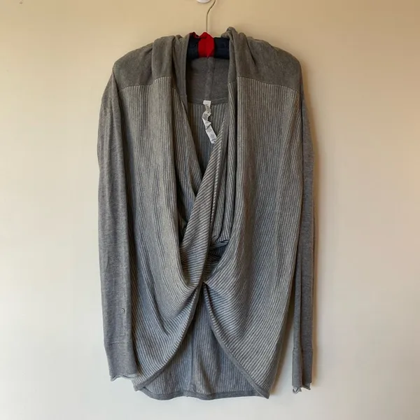 Lululemon Iconic Sweater Wrap knit Drape sweater Gray striped Size 4 Casual - Image 3