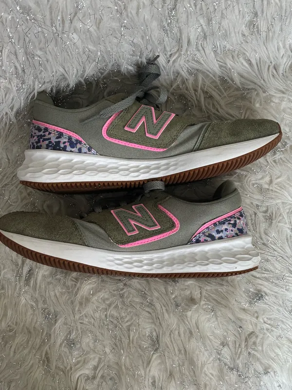 New Balance Women's Olive Green/Sneakers with Pink Details Size 9 - Image 3