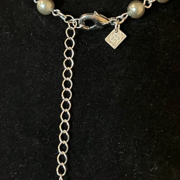 Elegant Silver and Pearl Necklace - Image 5