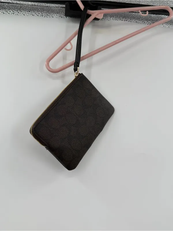 Coach corner zip wristlet nwt walnut black - Image 2
