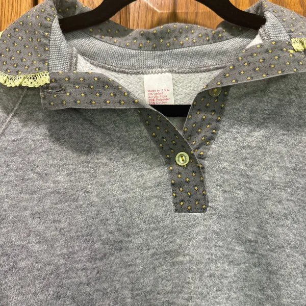 Vintage‎ sweatshirt with collar and flowery pattern pocket on sleeve - Image 4