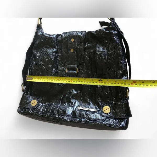Matt & Nat Black Women's Shoulder Bag - Classic Gloss Finish - Image 10