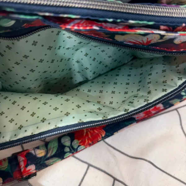 Lug Crossbody‎ Bag Medium Navy Floral Quilted Multi-Pocket Travel Purse - Image 11