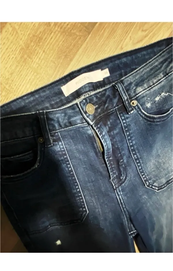 Buckle Hidden Jeans - Image 6