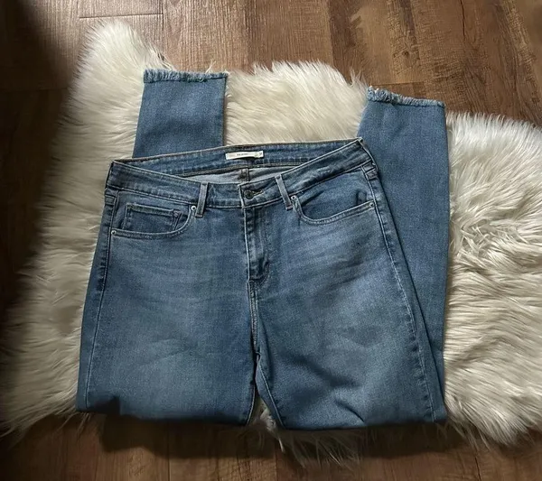 LEVI’S 711 Skinny Jeans Distressed - Image 2