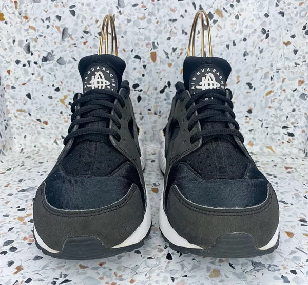 Nike Huarache Black Sneakers 7.5 - Image 3
