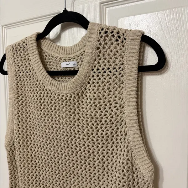 TNA‎ x ARITZIA dundas open knit sweater vest tan size large - Image 4