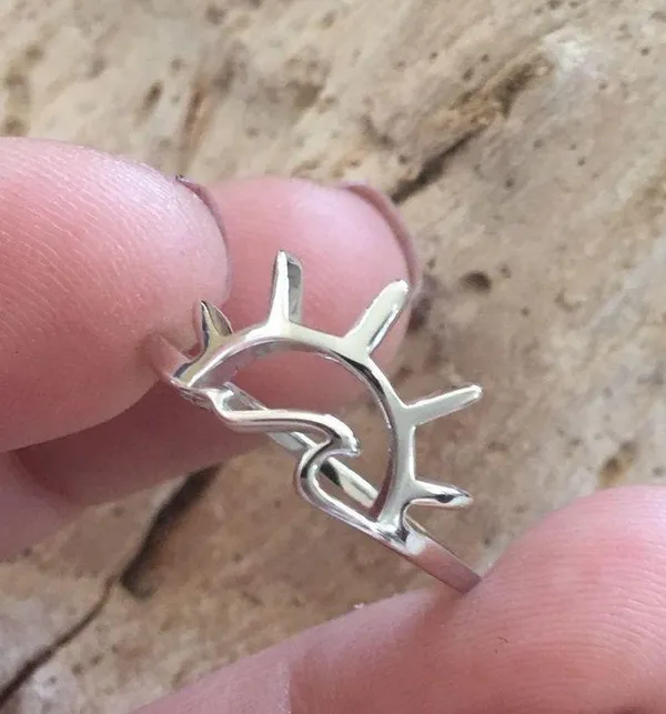 Sterling Silver Sun and Wave Ring Size 6 - Image 2