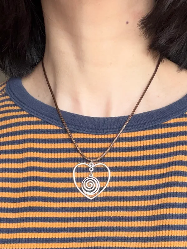 Handmade vintage antique goth style heart necklace 🙏❤️ - Image 2