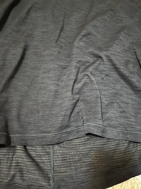 Lululemon Open Back Long Sleeve Top Size Medium - Image 2