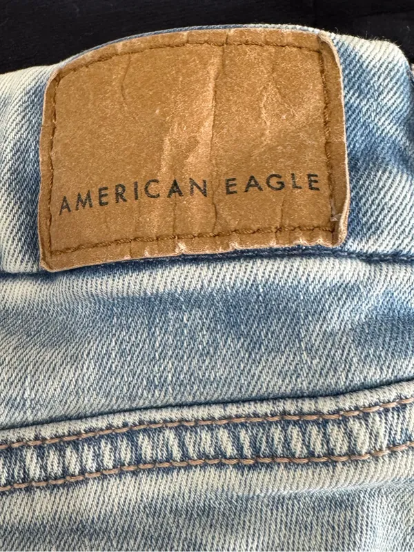 American Eagle Outfitters (AEO) High-Waisted Distressed Ripped Jean Shorts Sz 4 - Image 3