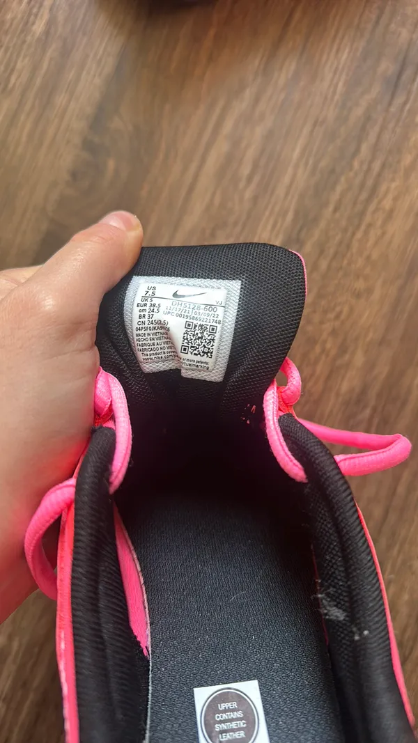 Nike Air Bliss Sneakers in Pink - Image 3