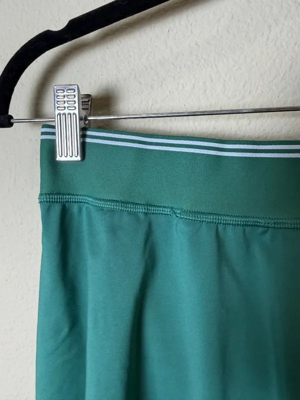 Athleta Ace A Lined Tipped Skort Tennis Skirt Green with White Size Medium - Image 2
