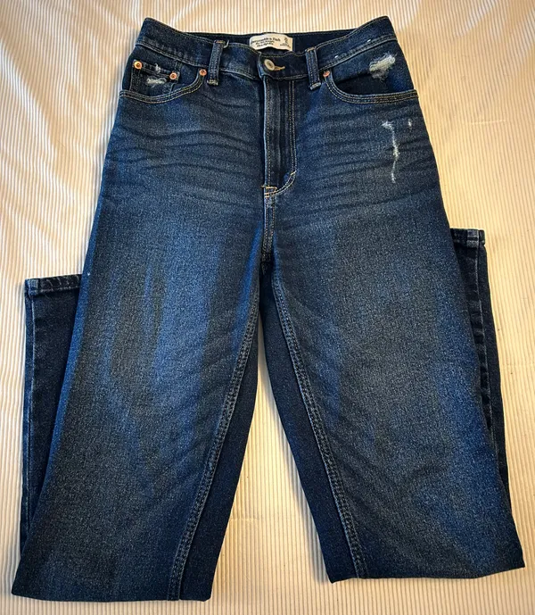 Abercrombie & Fitch - Image 3