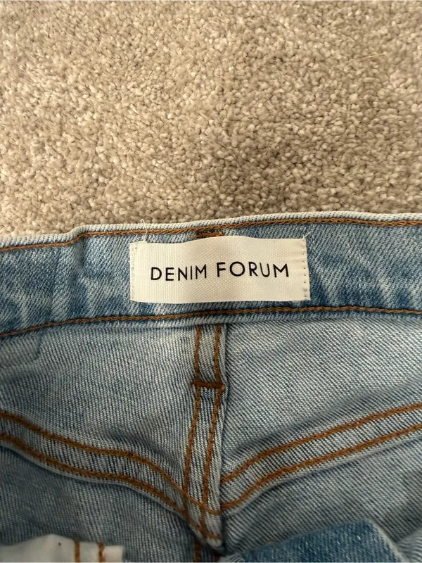 Aritzia Denim Forum The ’50s Arlo Light Wash Denim Shorts Size 26 - Image 2